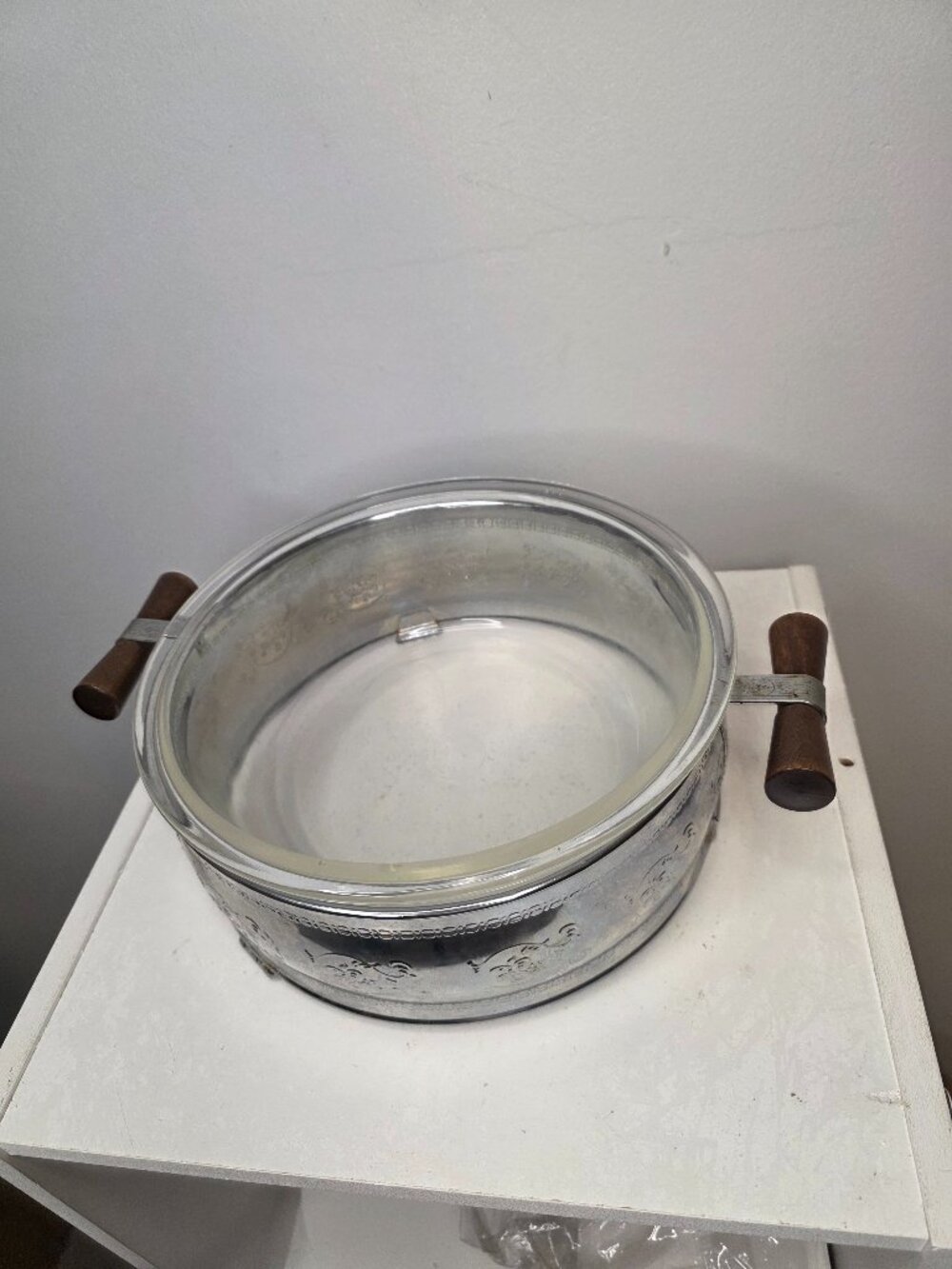 Vintage Decorative Metal Carrier Pyrex Clear Glass Dish Wooden Handles